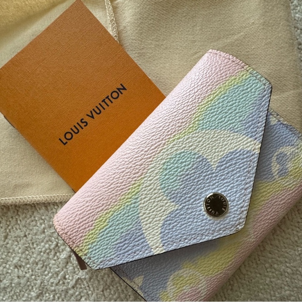 🤍✨100% Authentic Louis Vuitton Victorine wallet